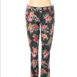 ❤️Vanilla Star Black  Floral Skinny Jeans 👖 👠